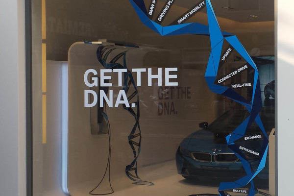 ALLESTIMENTI VETRINA BMW MILANO 1 NEW