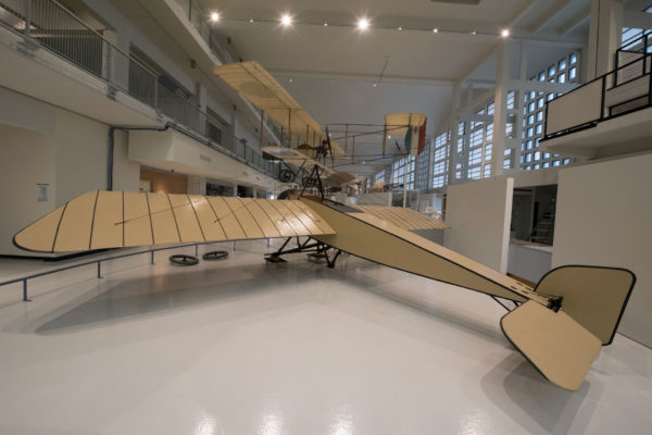 ALLESTIMENTO--Musée-de-l’Air-et-de-l’Espace-Le-Bourget-Paris-UFFICIALI-5