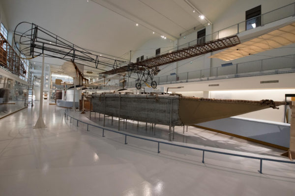 ALLESTIMENTO--Musée-de-l’Air-et-de-l’Espace-Le-Bourget-Paris-UFFICIALI-6