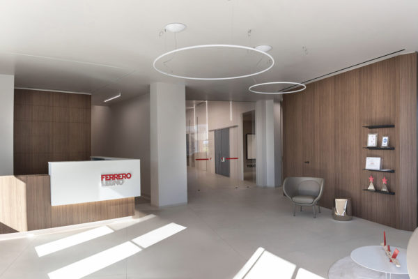 ARREDAMENTO SHOWROOM UFFICI FERRERO LEGNO 6