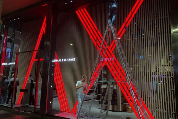 ARMANI AX MILANO - VETRINA NATALE 2022 12