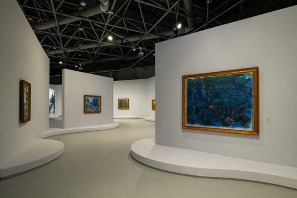 ALLESTIMENTO GRIMALDI FORUM MOSTRA MONET Salle 7 - Giverny le bassin aux nymphéas 35